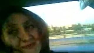 Зрелая женщина в любительском порно видео Зрелая женщина в любительском порно видео