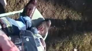 Девушка с рыжими волосами дрочит в публичном месте