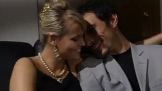 Маленькая вечерка дома переходит в массивную оргию