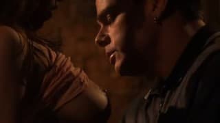 Горячий трах после ужина перед огнем