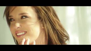 Малена Морган убивает время в соло