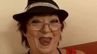 Старая леди становится трахнутой