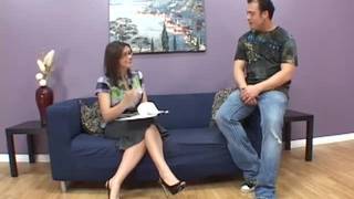 Сара Стоун грудастая мамочка в очках