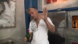 Елена Уайт ебётся с двумя мужчинами