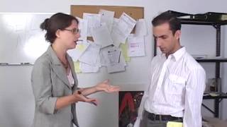 Лена Реймон начальница, она хочет веселиться