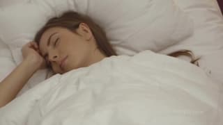 Джозефина играет сама с собой во сне