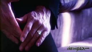 Donna Bell в любительской сцене секса втроем