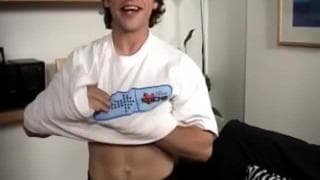 Скай встречает незнакомца на улице