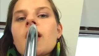 Каролина наслаждается своим телом