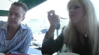 Тара Мун трахается с одним из своих коллег