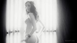 Анджелика Сэйдж показывает свою чувственность