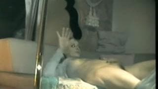 София мастурбирует на камеру