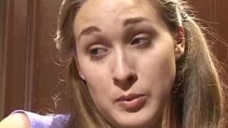 Молодая невинная девушка трахается в церкви