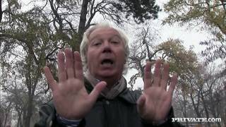 Два зрелых мужика ебут Дженни Ноель! Два зрелых мужика ебут Дженни Ноель!