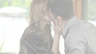 Деликатная сцена для горячей пары