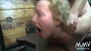 Немецкая шлюха любит хорошую групповуху