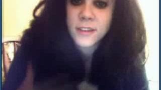 Озорная брюнетка развлекает парня он-лайн