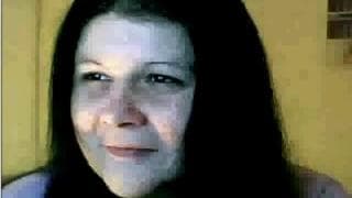 Она будет играть перед веб-камерой 