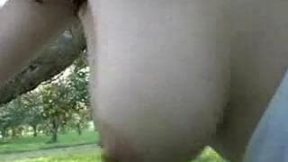 он трахает рыжую с большими сиськами