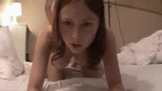 Этот парень любит ее сиськи