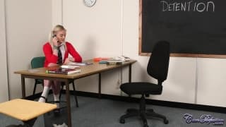 Здесь мы увидим, озорную студентку Здесь мы увидим, озорную студентку