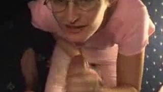 Она мастурбирует и сосет своему мужчине