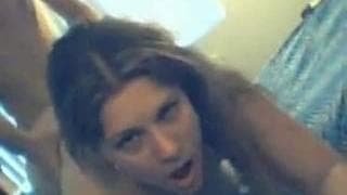 Он трахнет эту сучку сзади