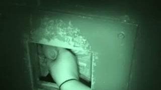 Дрочко через окошко в двери