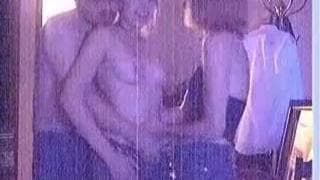 Две блондинки и парень перед камерой!