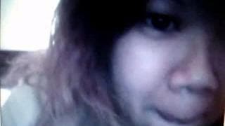 Она быстро заводиться перед камерой