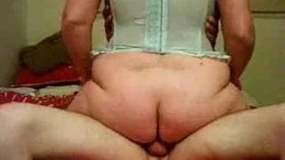 Зрелая женщина трахает своего мужа.