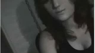 Милая брюнетка, которая готова к мастурбации