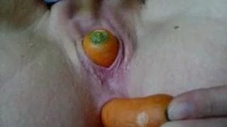 Эта женщина любит морковь