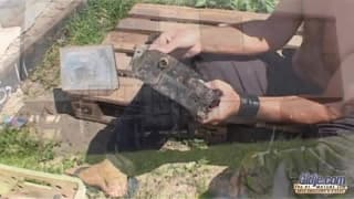 Эта брюнетка любит трахаться со старшими.