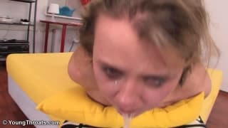 Эта малышка жестко оттраханна в ротик