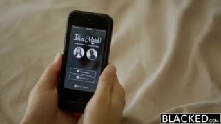 Анна Морна трахает черный член