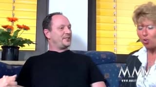 Петра Вегат хорошо проводит время в трио