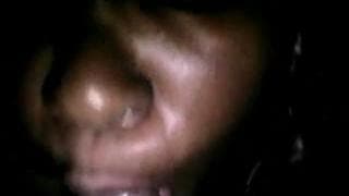 Черный парень хочет чувствовать удовольствие