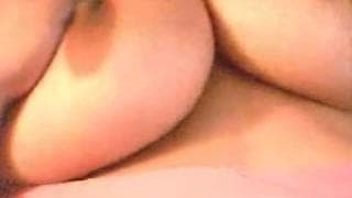 Вот как его жена любит мастурбировать!