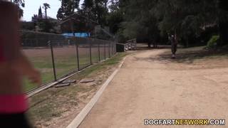 Кармен Каллауэй справляется с огромным хуем