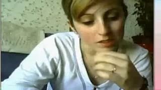 Французская девушка показывает ее сиськи