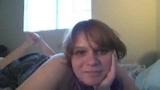 Трах с фаллоимитатором от этой малышки