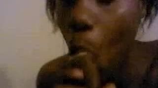 Она предлагает ему сумасшедшим минет!