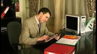 Когда горячая брюнетка соблазняет её босса