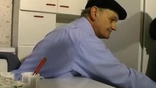 Секс втроем среди зрелых друзей Секс втроем среди зрелых друзей