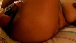 Он любит делать киску его жёны мокрой