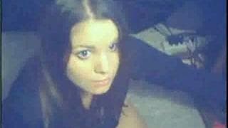 Она любит ласкать себя перед камерой