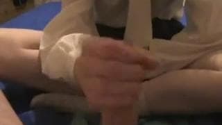 Русская сука дрочит его в POV