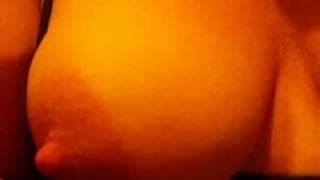 Она наслаждается чувством удовольствия