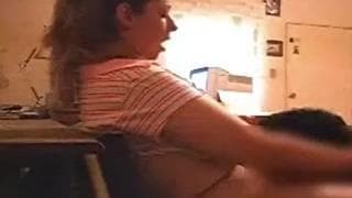 Эта женщина любит сосать хуй на камеру